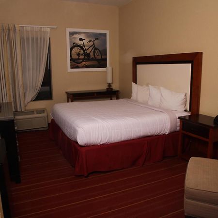 Days Inn By Wyndham Semmes Мобил Экстерьер фото