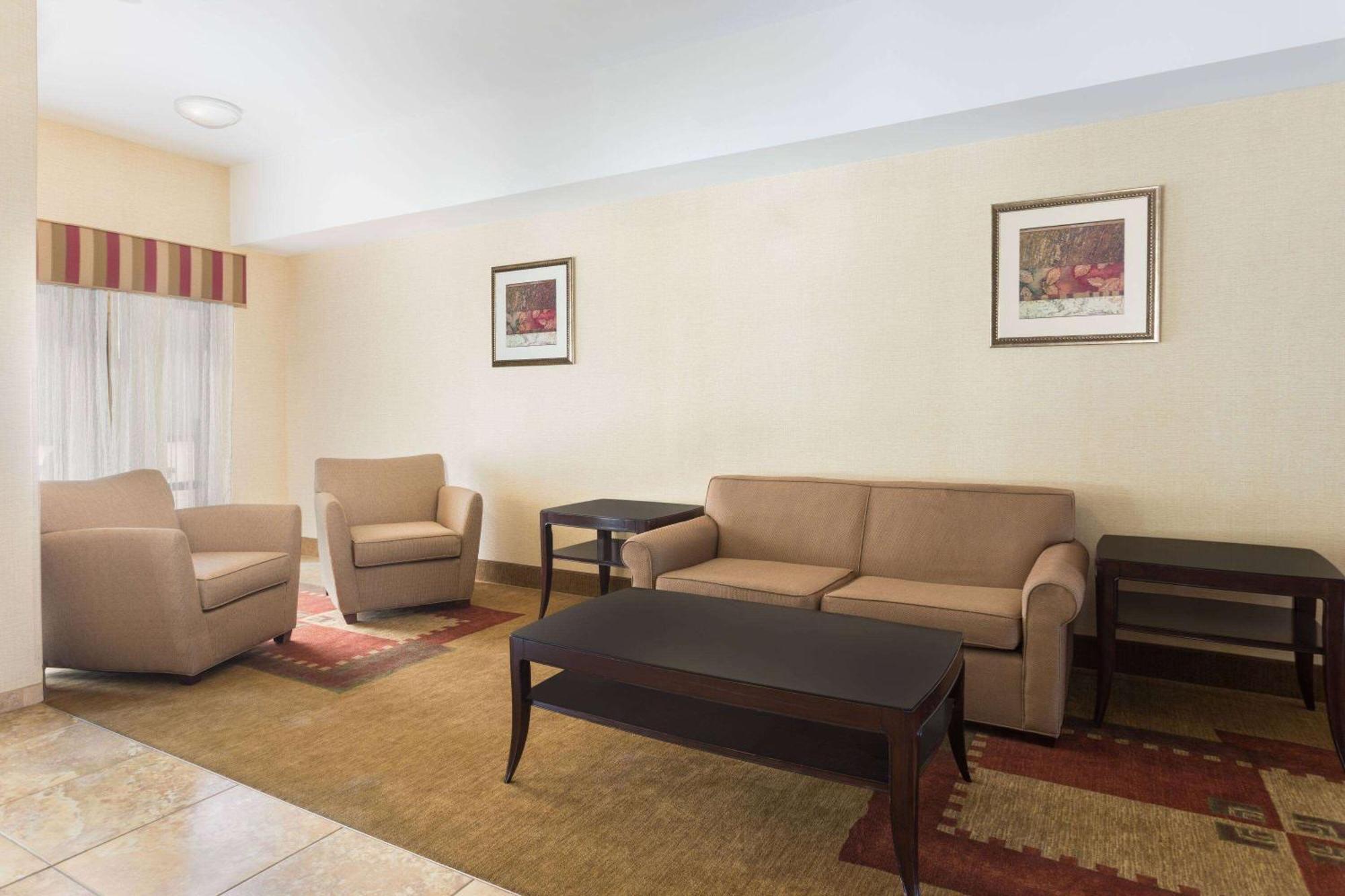 Days Inn By Wyndham Semmes Мобил Экстерьер фото